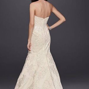 Selling a beautiful white sweetheart trumpet dress